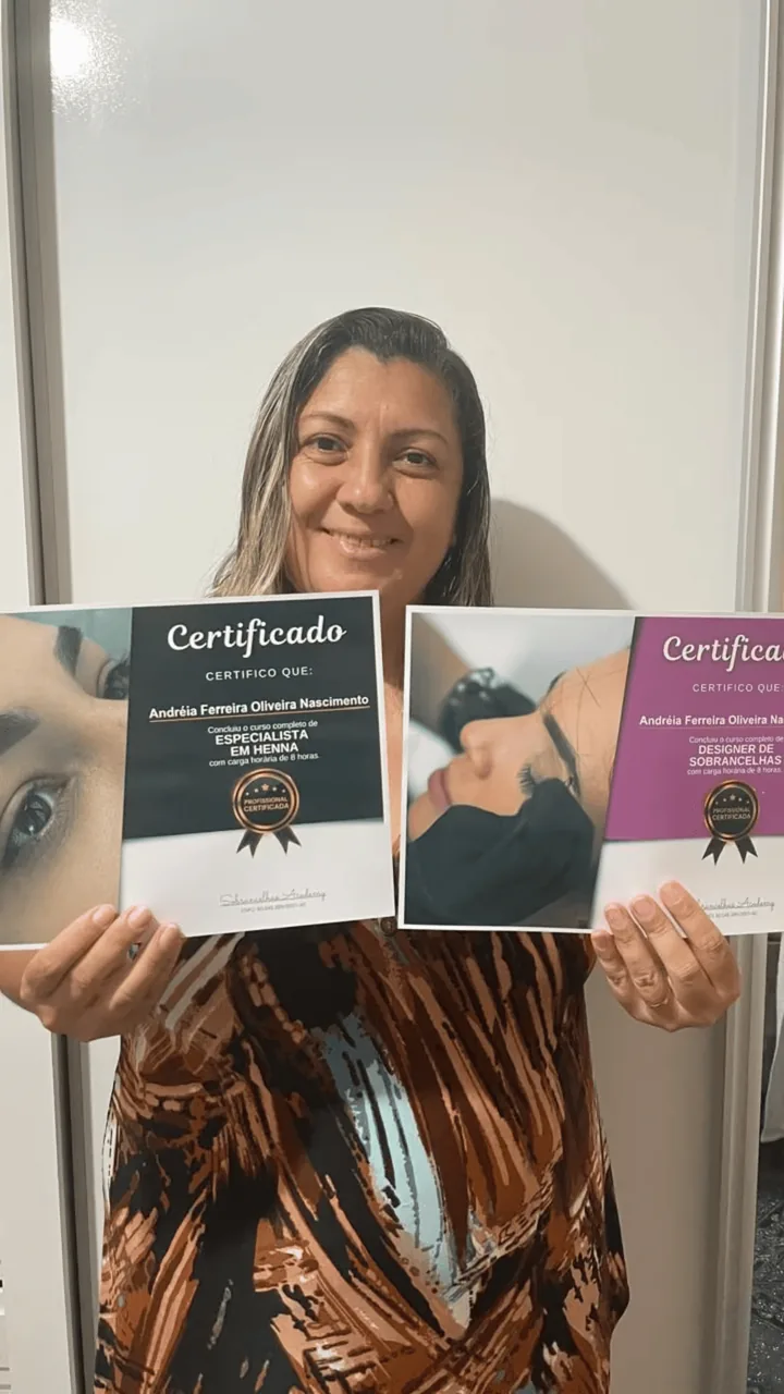 Aluna com certificado