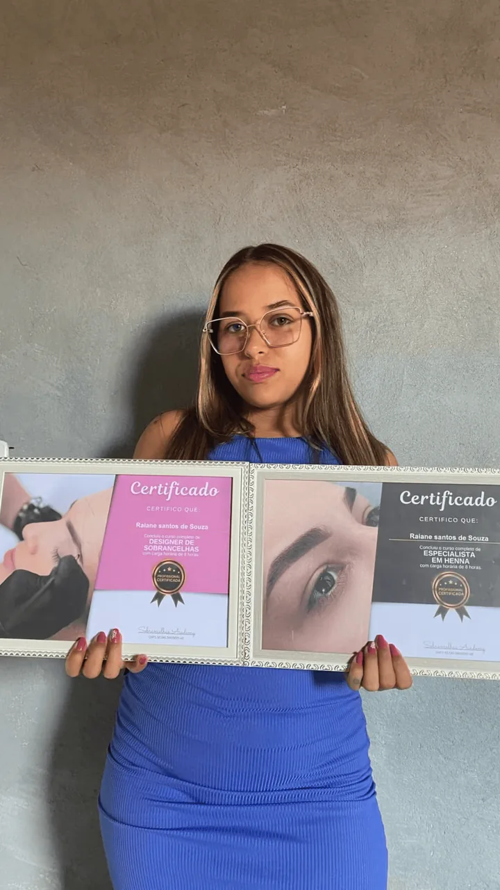 Aluna com certificado